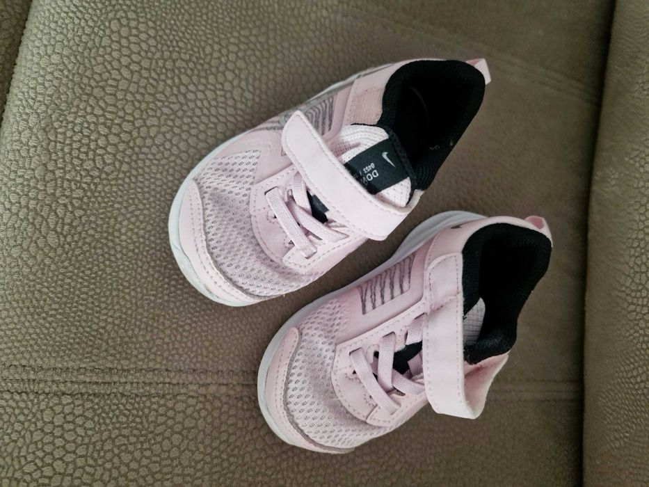 Adidasi fete Nike marimea 22