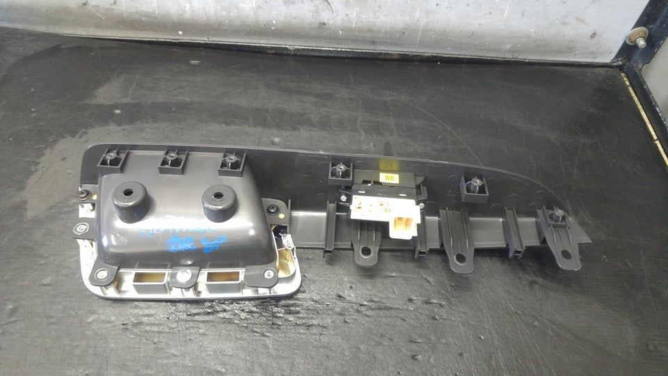 Buton geam electric dreapta spate cu ornament opel antara l07 201004048 202005438