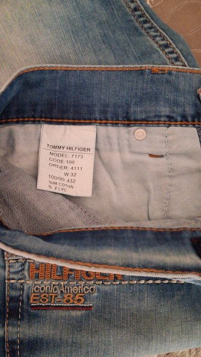 Джинсовые шорты, бренд "TOMMY HILFIGER" (США), размер W 32