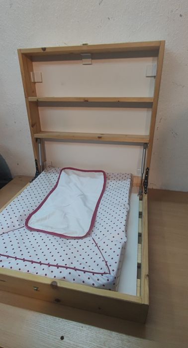 Сгъваем стенен повивалник за бебе – правен по поръчка