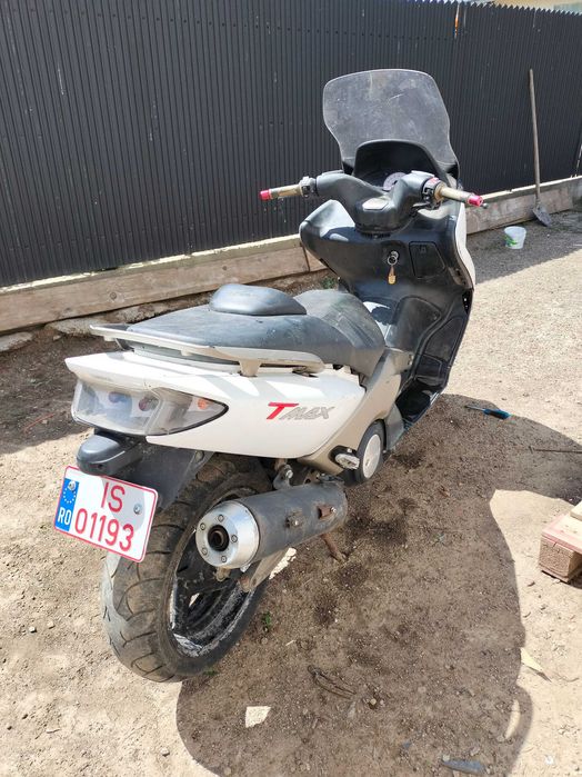 Vând scuter t max 500
