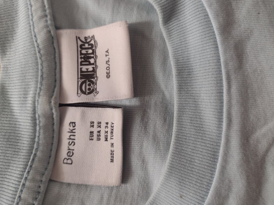 Tricou Bershka One Piece mărimea XS