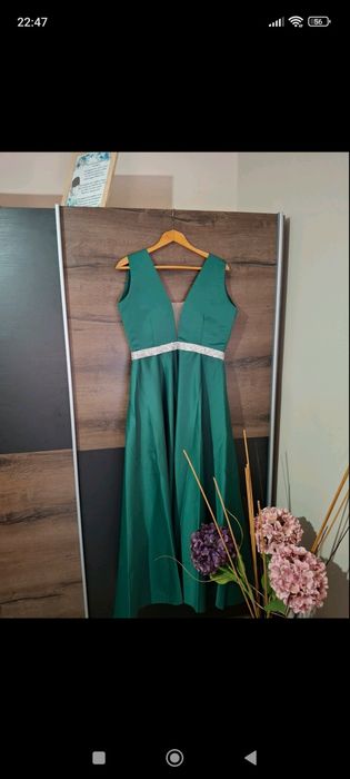 Официална рокля от  сатен .