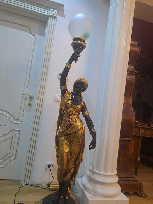 Lampă podea- statuie