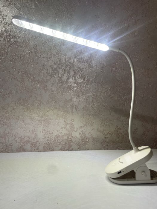 Настольная лампа