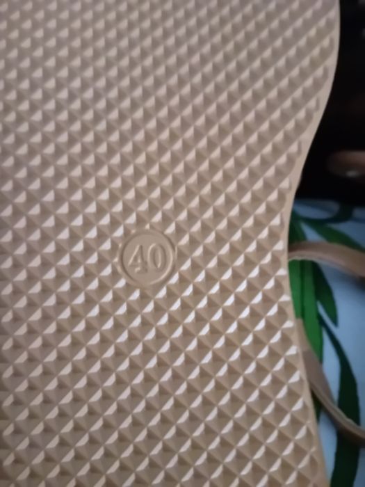 Дамски сандали в размер 40,нови.