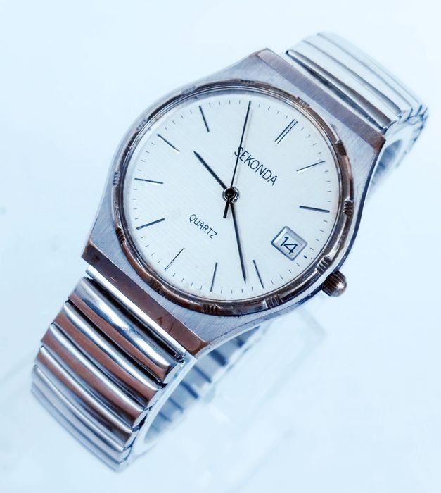 Ceas bărbătesc Sekonda cu quartz, carcasă și curea din oțel inoxidabil.