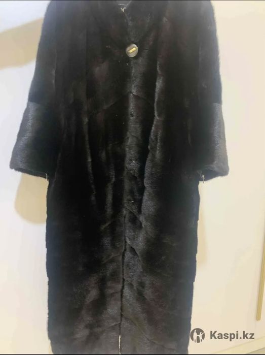 Продаётся норковая шуба.