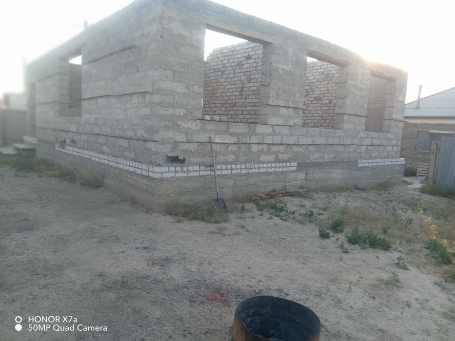 Салынып бітпеген үй сатылады