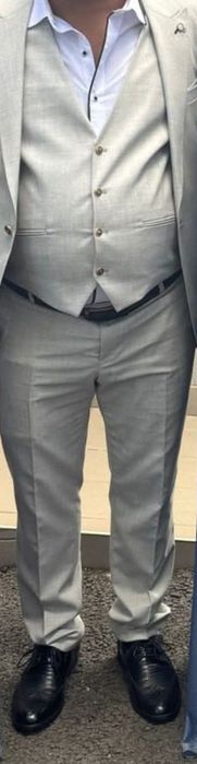 Rochii lungi de ocazie și costum