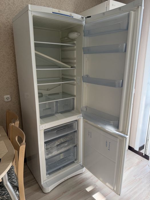 Холодильник Indesit