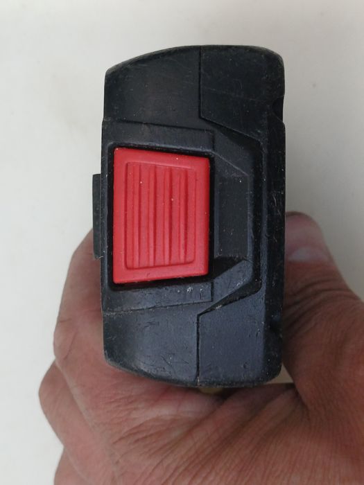 Baterie Bosch 14,4v 1,5A in stare foarte buna. Este testata