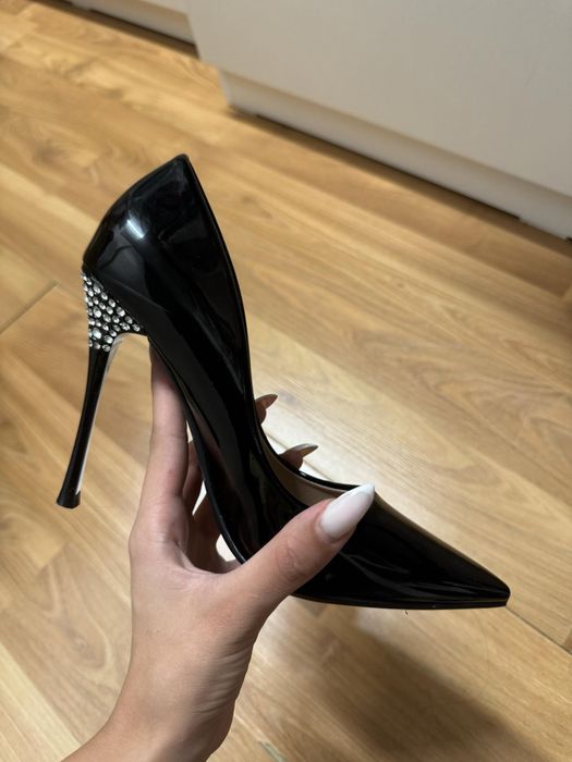 Официални обувки на ток