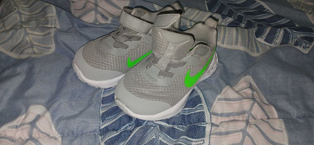 Детски маратонки по 30 лв.