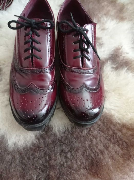 Дамски обувки тип Оксфорд