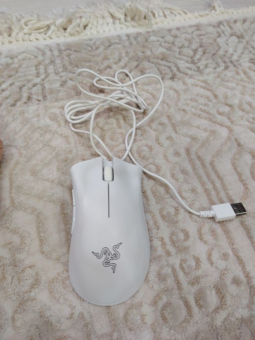 Продам мышку razer deathadder essential белая в идеале!