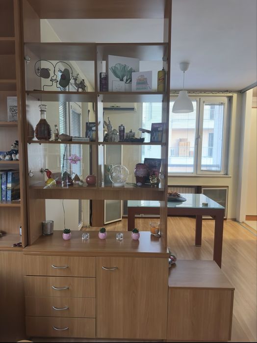 Секция и етажрка с шкаф