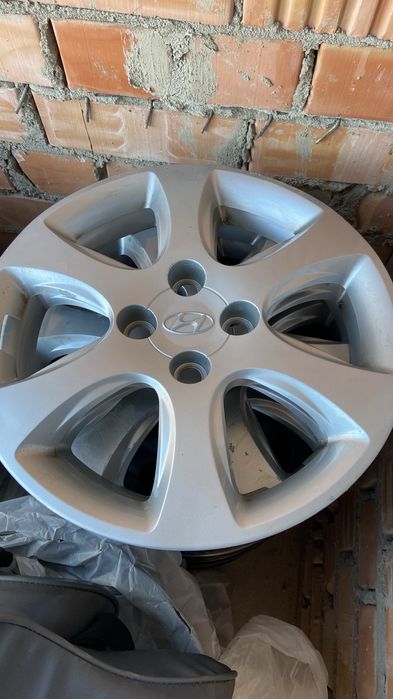 Продам оригинальный колпаки от Hyundai Accent 2011 по 2014 года выпуск