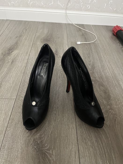 Продам кожаные туфли
