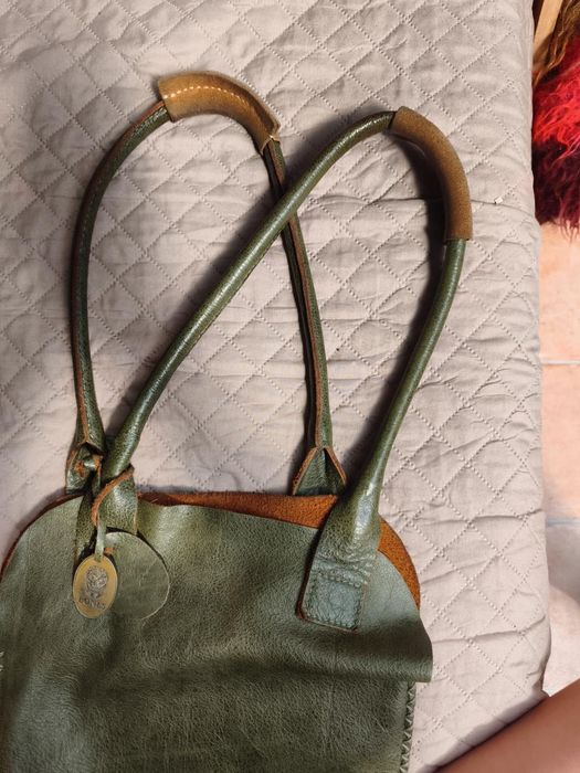 Geantă handmade din piele naturală – verde olive, tabletă/laptop