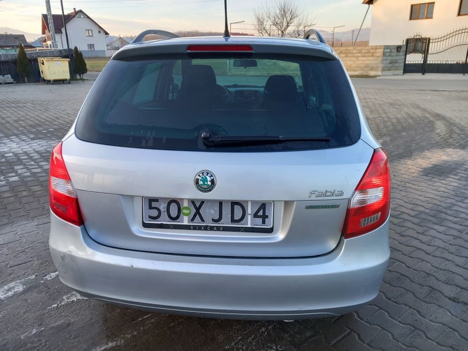 SKODA Fabia 2012 — imagine 3