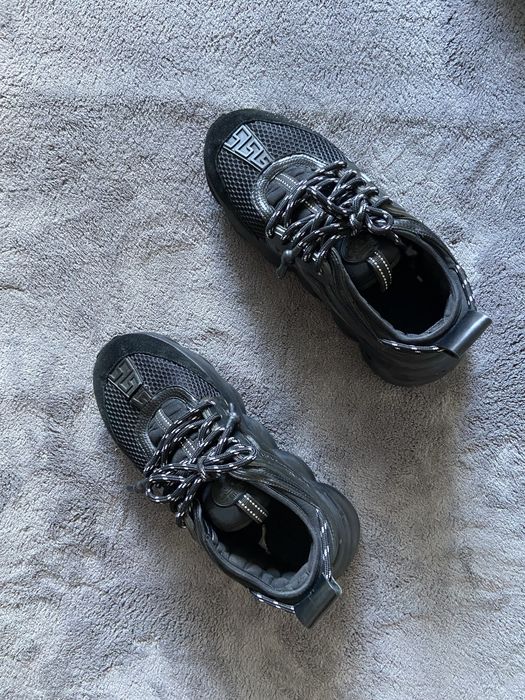 Versace chain reaction