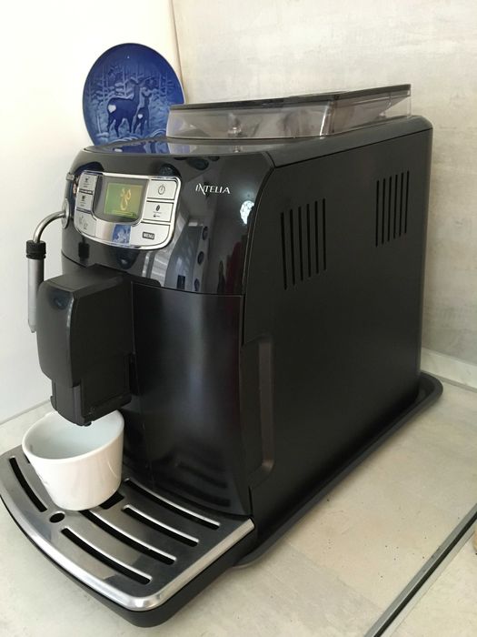 Кафеавтомат SAECO Intelia черна