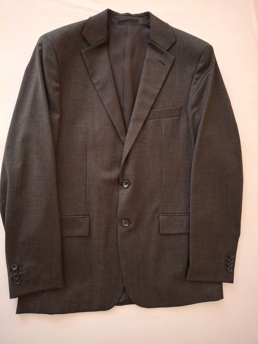 Нов мъжки костюм