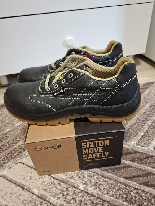 Чисто нови работни обувки, марка Sixton Peak.