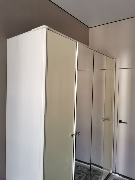 Продается вместительный шкаф.