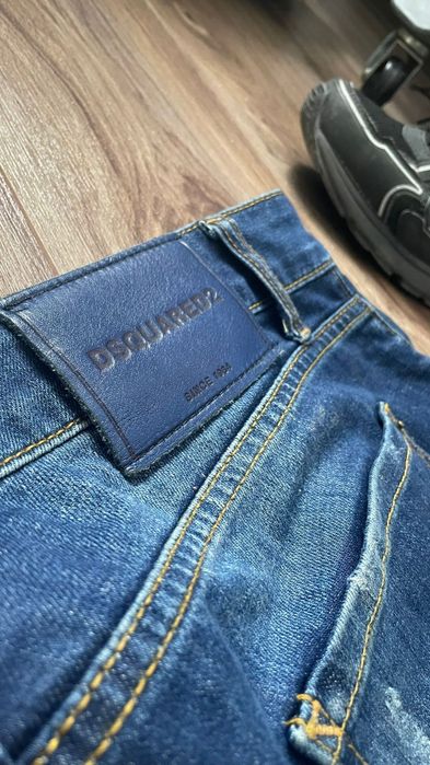 Blugi rupti dsquared2