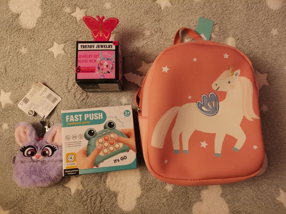 Rucsac fetițe +alte jucării, toate sunt noi 50 lei toate