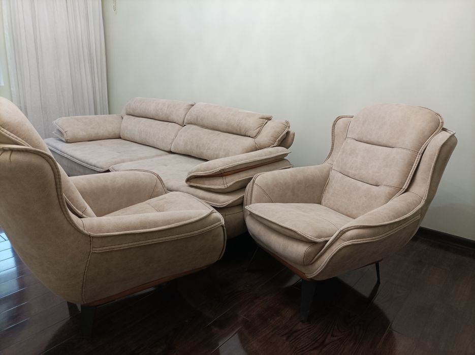 Турецкий диван креслами в идеальном сост.как новая стояла в зале