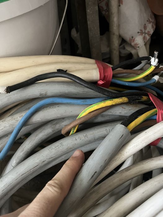 Cabluri electrice , curent