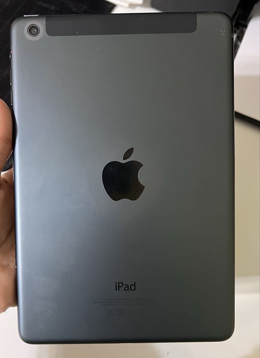 iPad mini 1 в хорошем, рабочем состоянии.