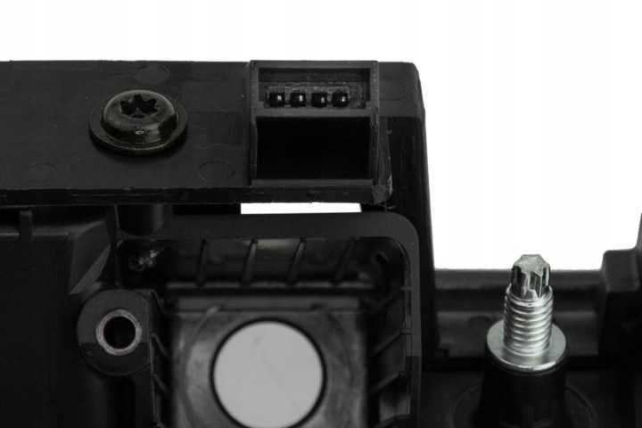 Дръжка / лайстна за багажник на AUDI A3 A5 A8 D4 / OEM 4E0827574M