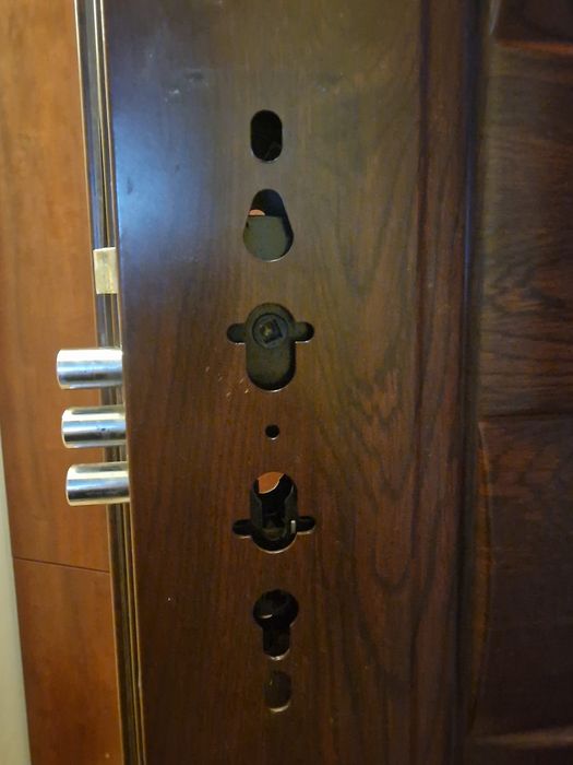 Reparatii usi metalice și termopan