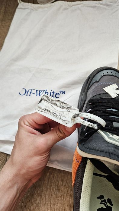 Off-White Odsy-1000 Black and White