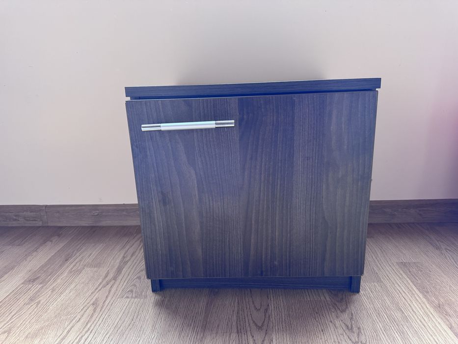 Нощно шкафче цвят венге