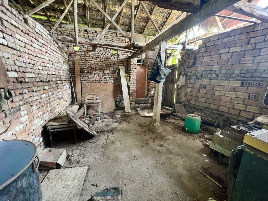 Голяма къща в центъра на село Съединение