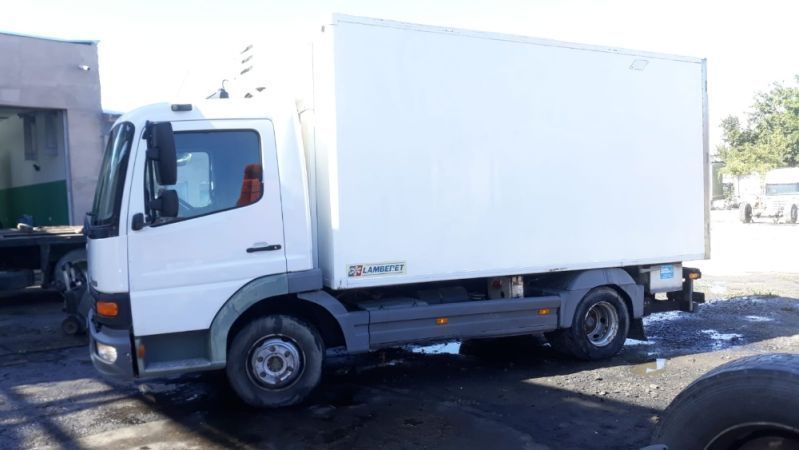 dezmembram mercedes atego 818