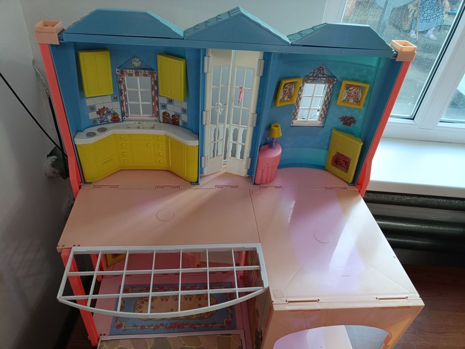 Продам кукольный домик