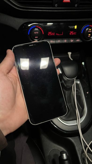 Iphone 11 white 128 gb 69%