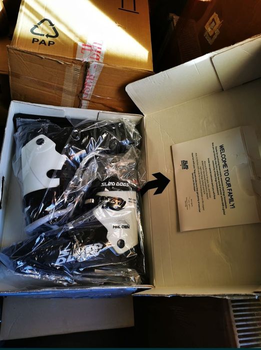 Vând Sled Dogs Halden V2 impecabili