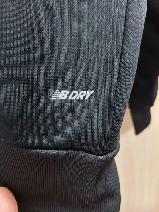 Новый бомбер New Balance