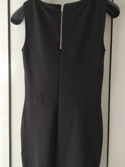 Елегантна черна рокля