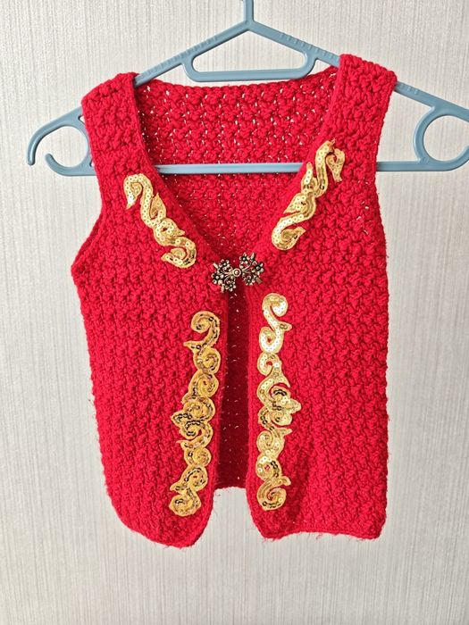 Платье с жилеткой и ободком