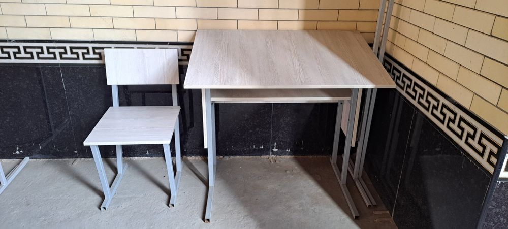 Парта со стульев