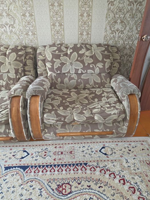 Срочно продам диван и два кресла