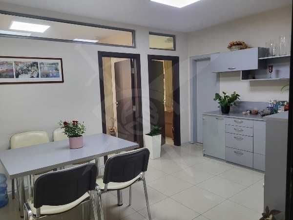 Дава се под наем Офис в Пловдив, Център - 75 кв.м за 209469.24 € - Снимка #1